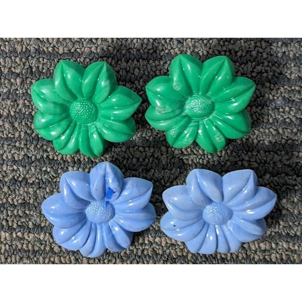 4 Vtg Daisy Curtain Tie Back Flower Push Pins Hard‎ Plastic Tacks Green Blue